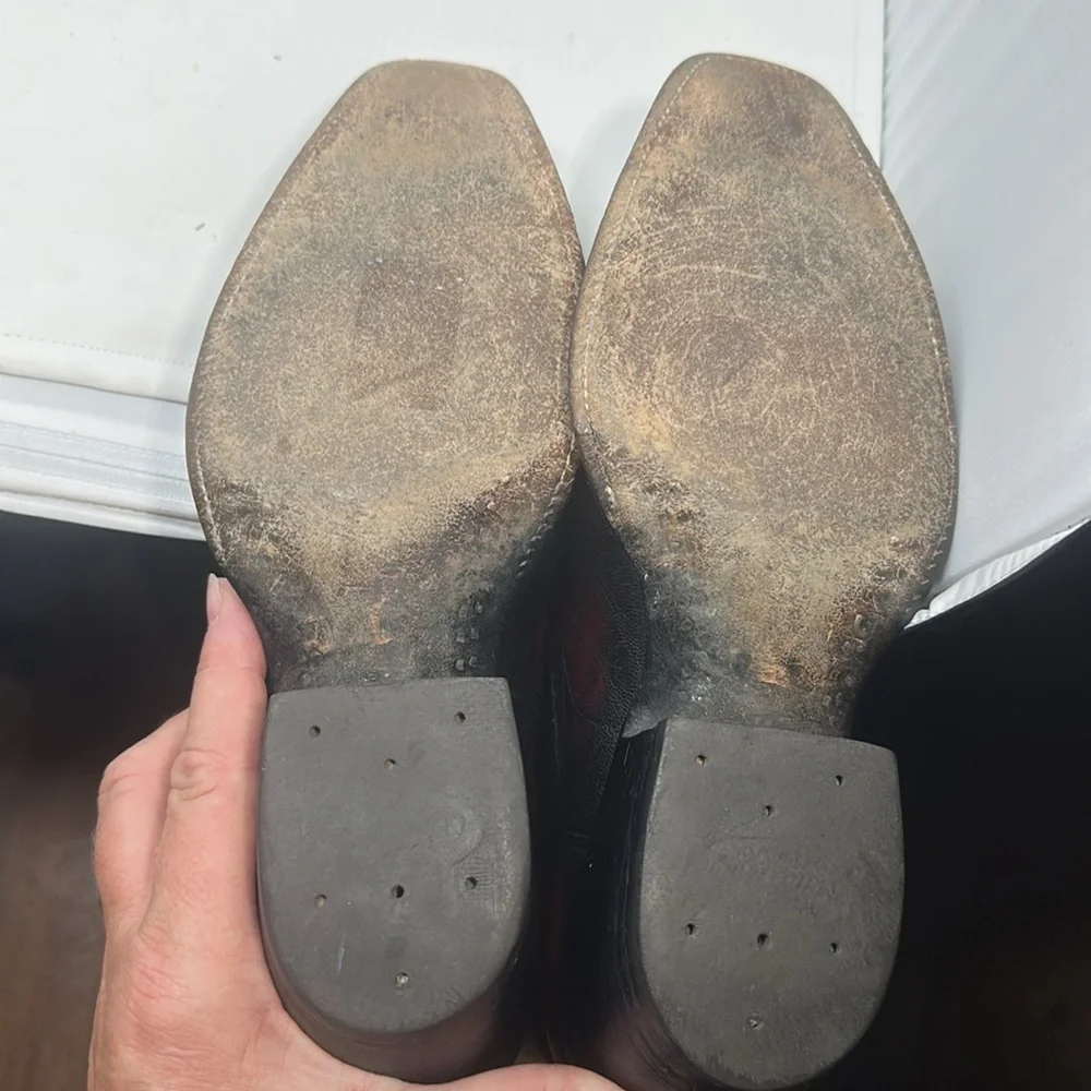 Men’s boots size 9